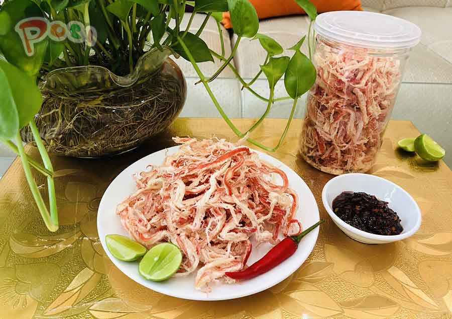 Mực khô xé sợi cùng với chanh và ớt
